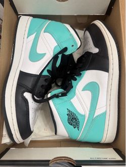 Jordan 1 Mid Tropical Twist Igloo Size 8