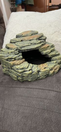 Medium Reptile Rock Hide