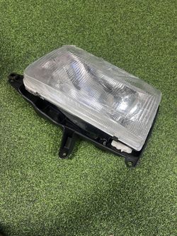 93-98 Toyota T100 Headlight