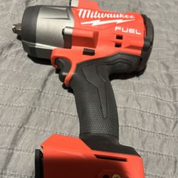 1/2 MILWAUKEE IMPACT WRENCH