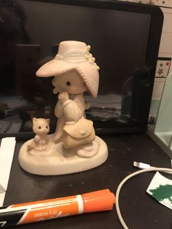 Precious moments Little girl Little girl With Cat