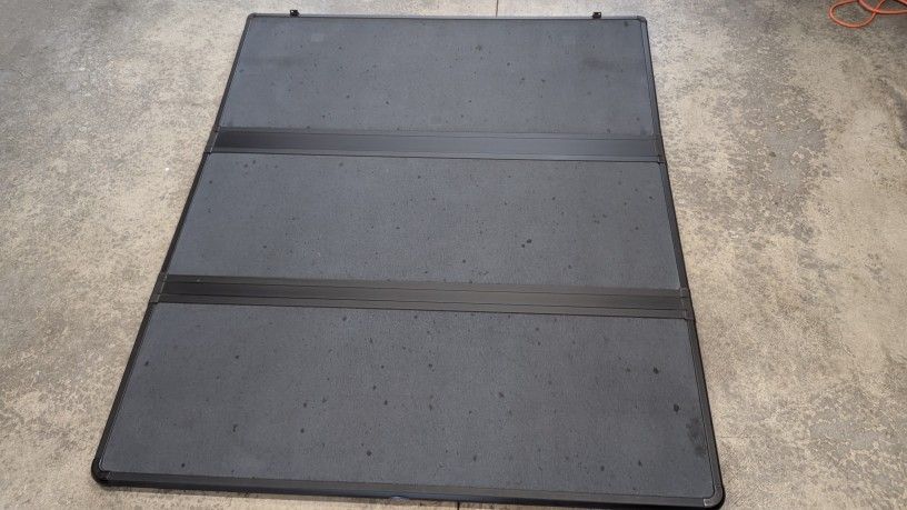 Genuine Ford F150 hard Trifold Bed Cover