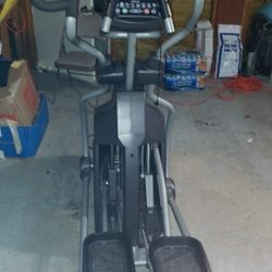 Professional Elliptical Spirit Xe895 In Good Condition $550 OBO 