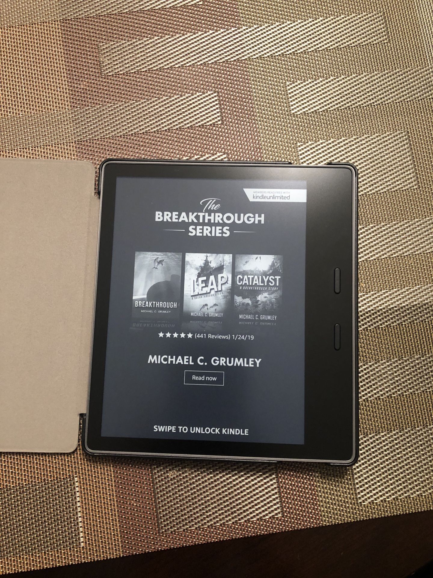 Kindle Oasis E-reader w/ case