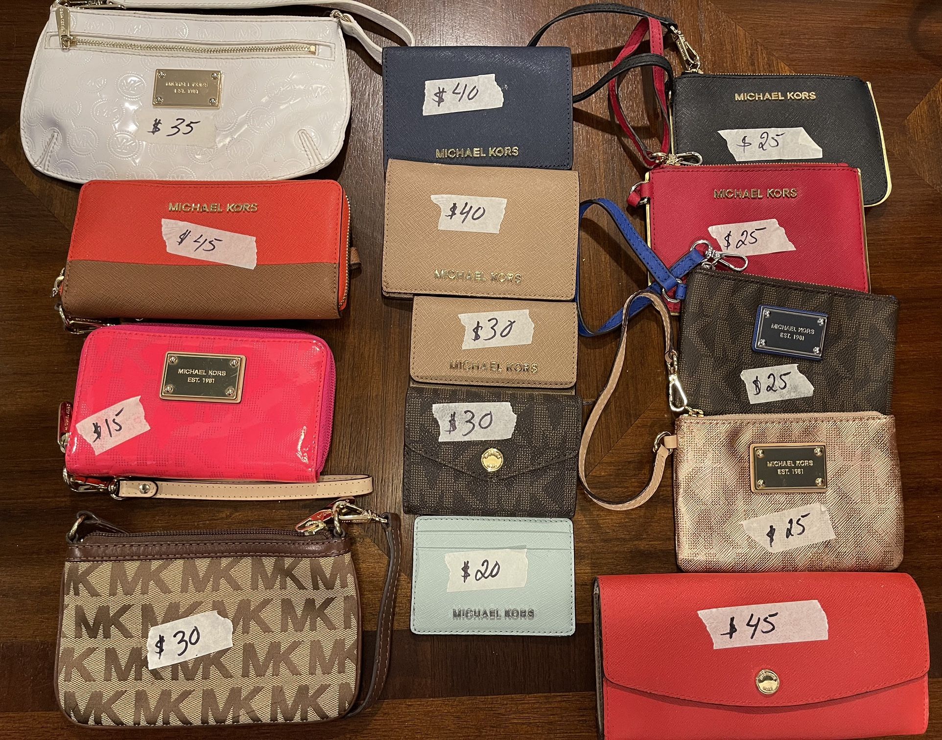 Wallets And Wristlets For Sale