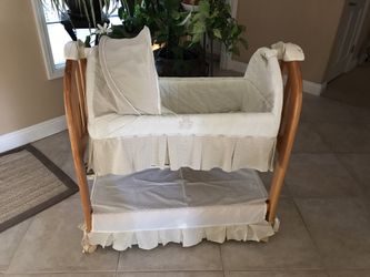 BEAUTIFUL BABY BASSINET
