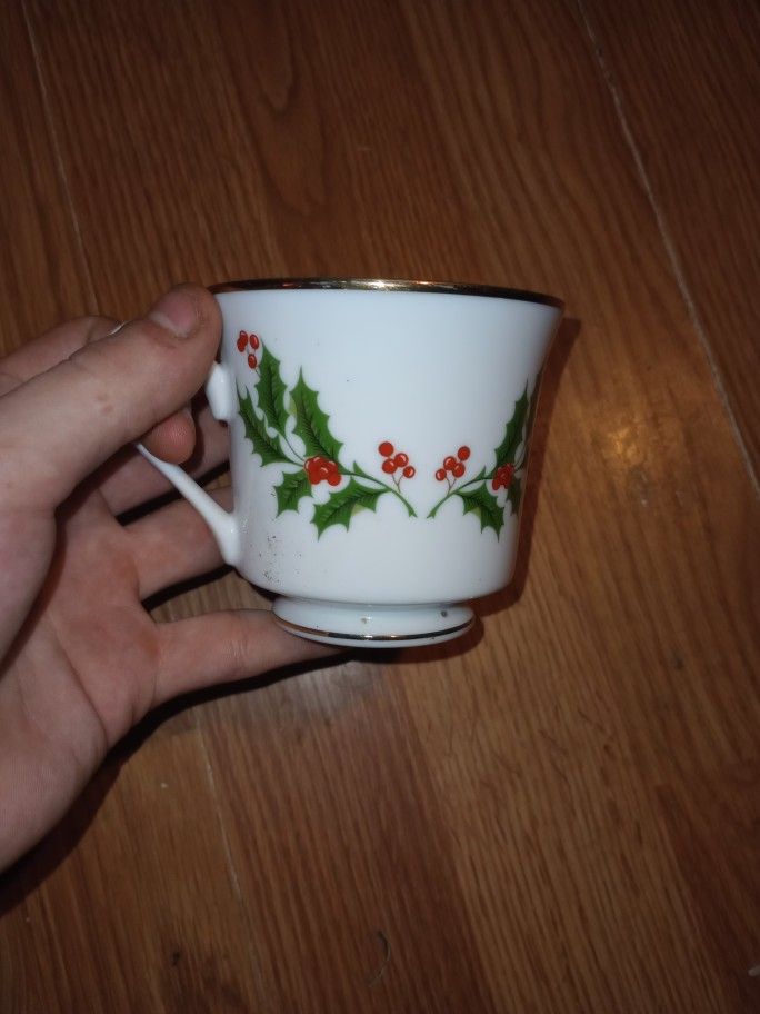 Mistletoe Tea Cup Set