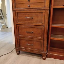 Universal Furniture Dresser With 4 Drawers 