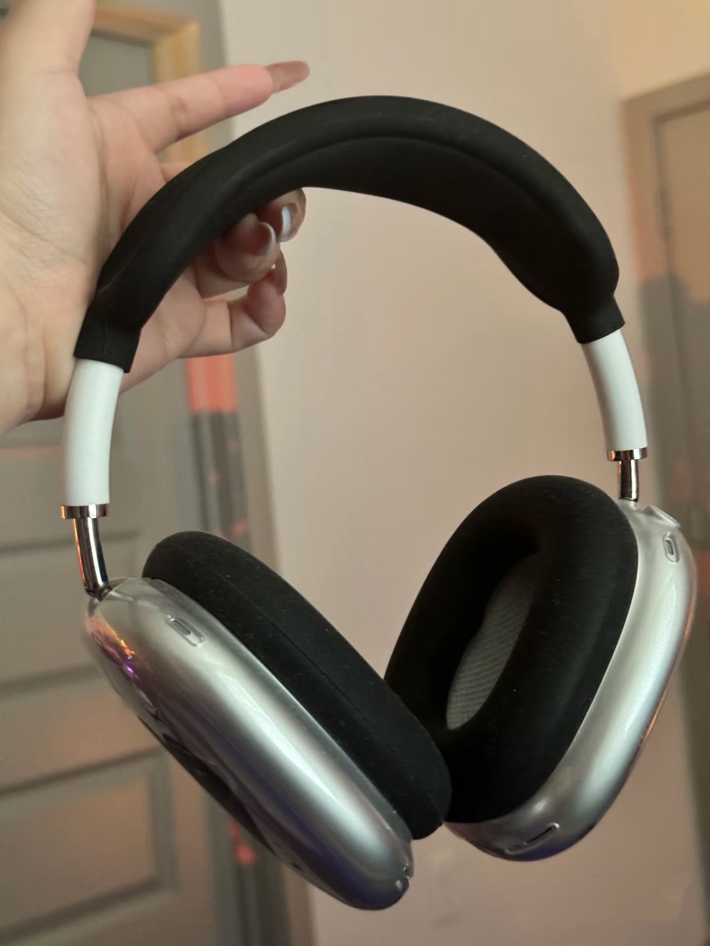 Apple AirPods Max- Silver- two years of Apple Care