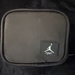 Zip up wallet accessorie