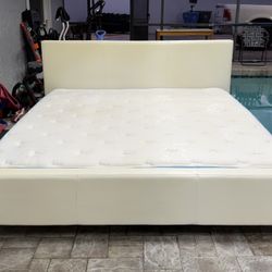 King size leather bed in perfect condition. Mattress included if you want it. Delivery available for an additional cost. Price $200.  
