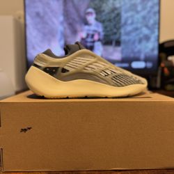 Adidas Yeezy Boost 700