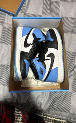 UNC jordan 1s size 6.5