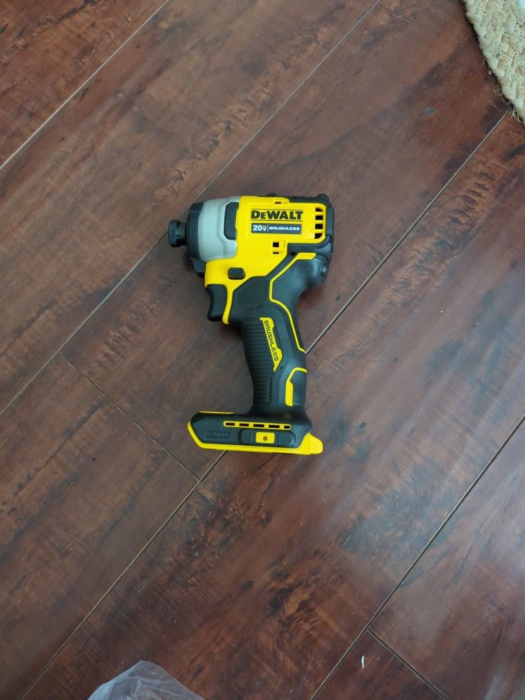 DeWalt 20 V Impac Atomic
