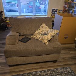 Love Seat,chair ,end tables and Dining Room Set for Sale 