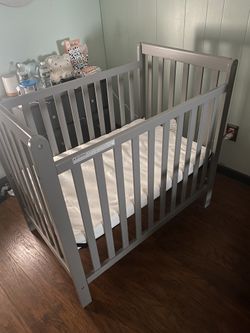 Mini Delta Crib