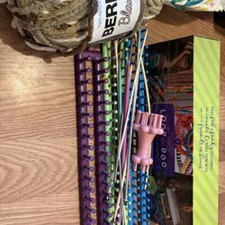 Loop Doo Spinning Bracelet Kit & Crocheting Hooks An Looks