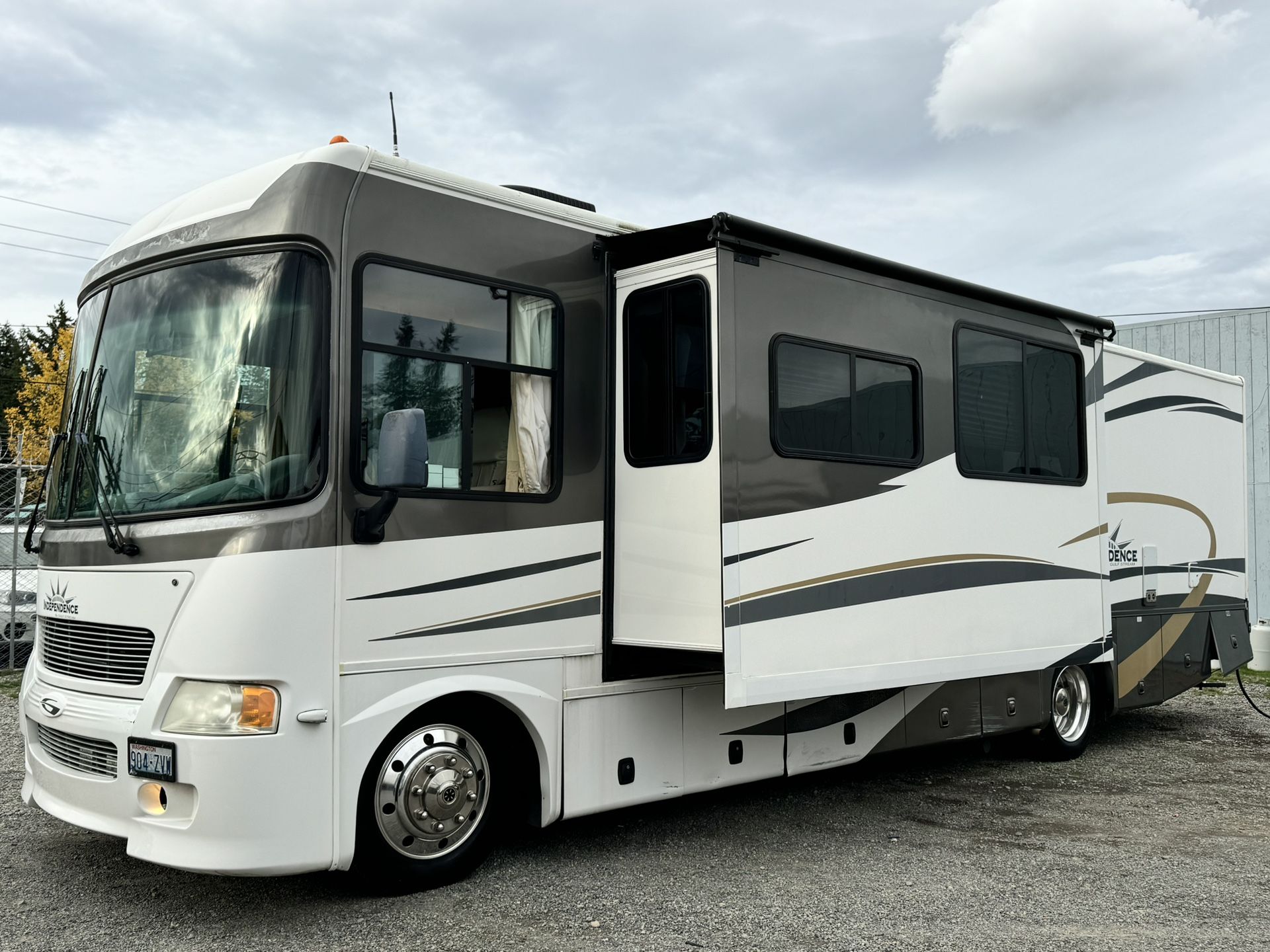 2008 Gulfstream Independence, Double Slide Motorhome Bunkhouse