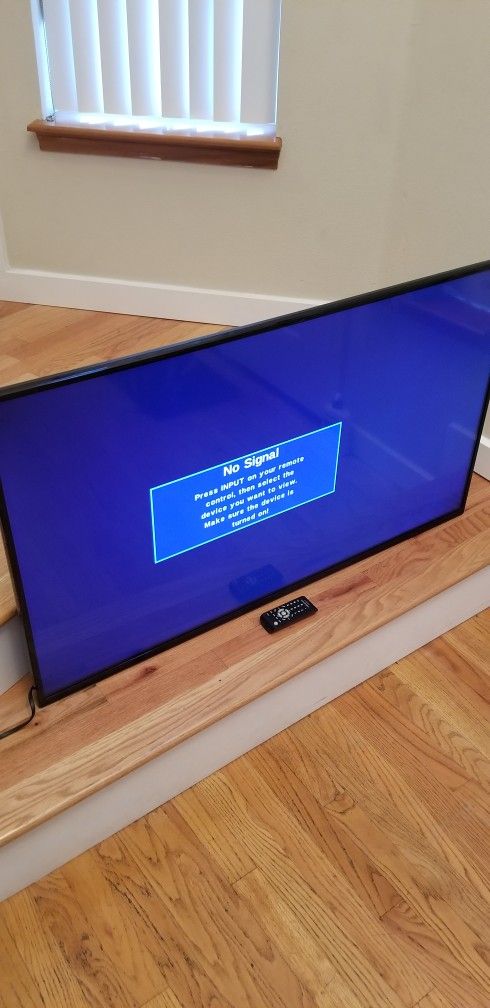 NEW cond INSIGNIA 50 INCHES TV WITH REMOTE CONTROL , WORKS EXCELLENT , HANG ON THE WALL , WORKS EXCELLENT