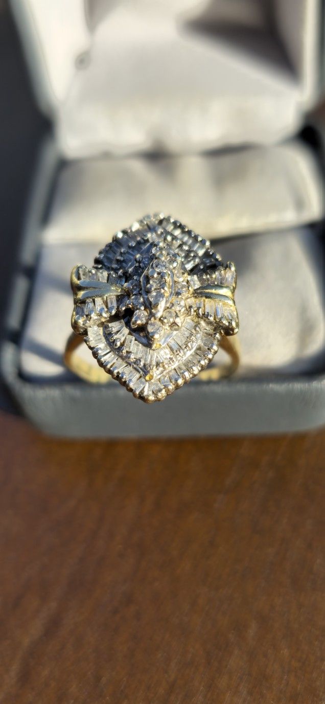Vintage 14K Gold Diamond Cluster Jewelry Ring