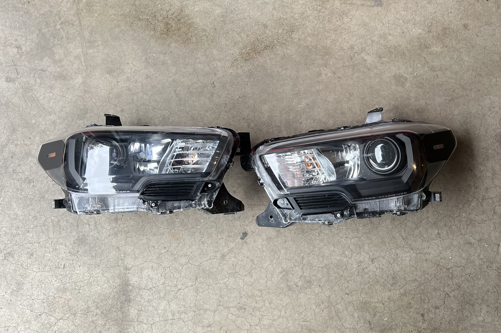 Toyota Tacoma Headlights  SR5/SR