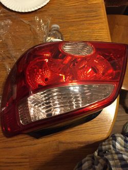 2005 mitshubichi outlander taillight righ dude
