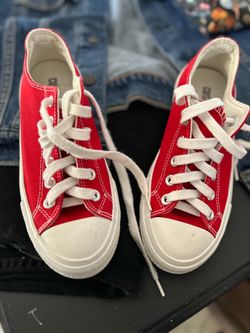 Read super comfy, tennis shoes