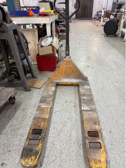 Pallet lift truck