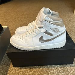 Jordan 1 Mids Size 9.5