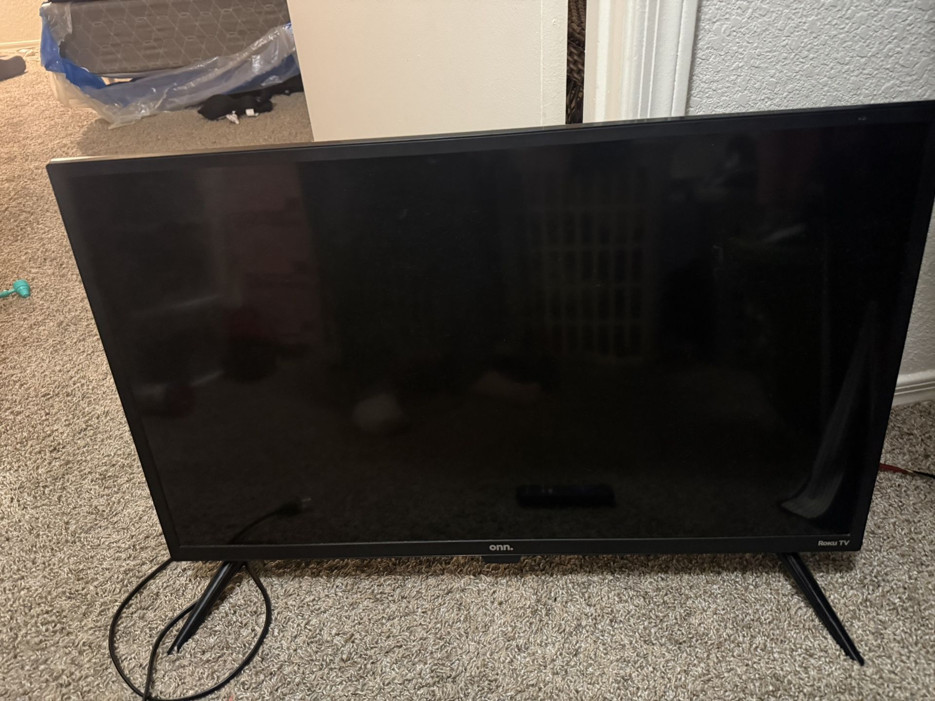 32 Inch Roku TV + Remote