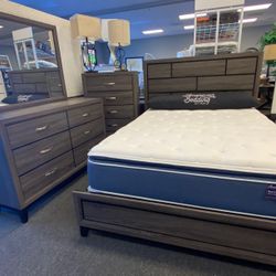 4pc Gray Queen Bed, Dresser, Mirror, Nightstand 