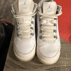 Jordan 4’s Size 7y