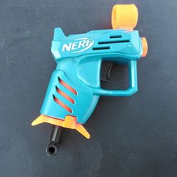 Tiiiiiny Nerf Pistol 