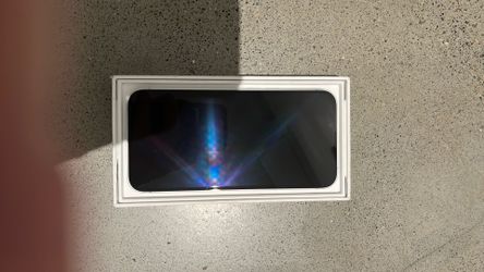 White iPhone 16e 128gb