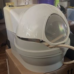   Self Washing Self Flushing Cat Box (Not Al) CAT GENIE