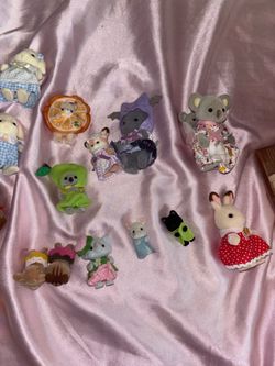 Calico critters Sylvanian family dolls