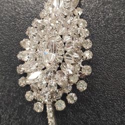 Pretty 3.5" Vintage Rhinestone Broach