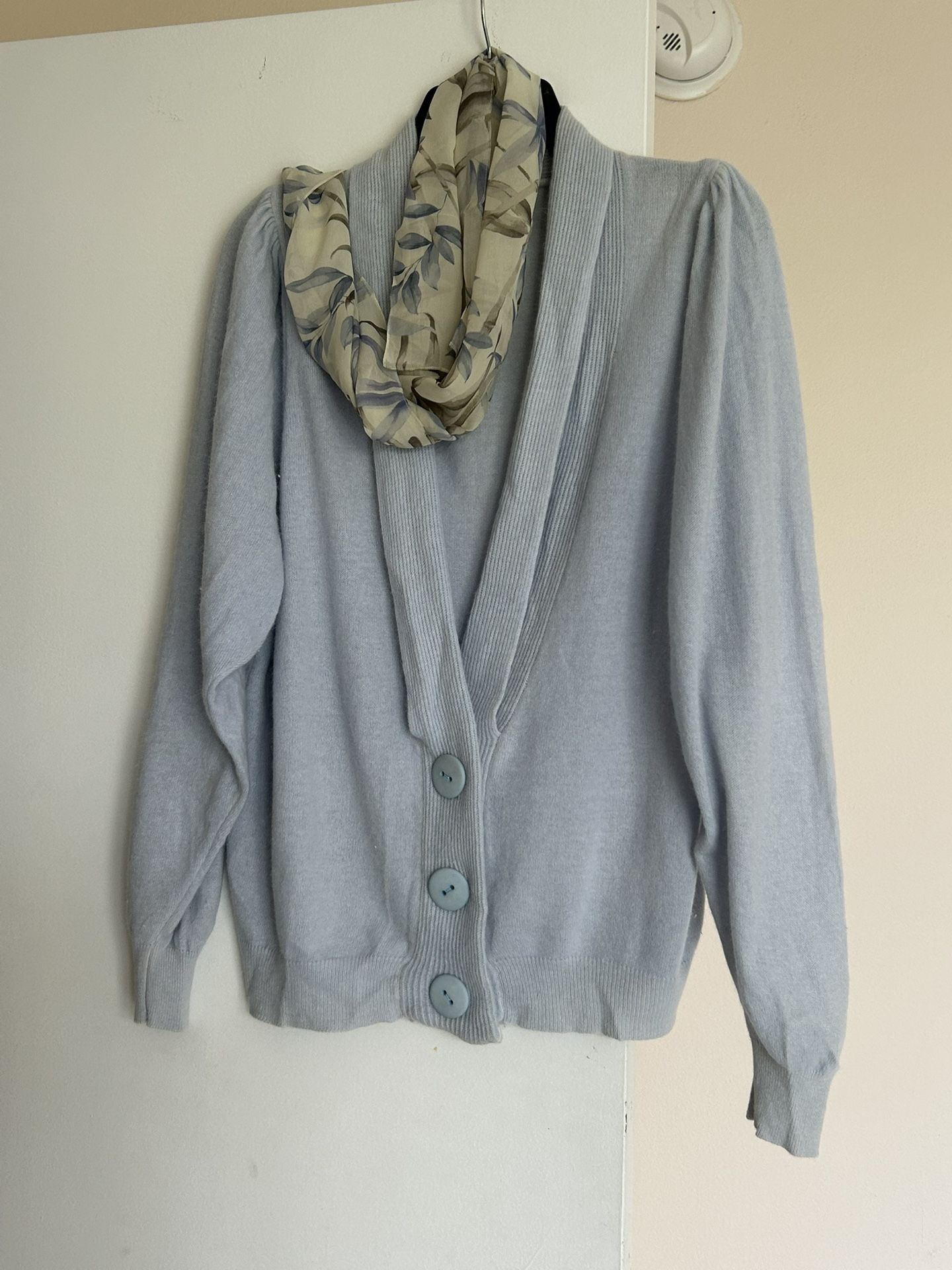 Women’s Cashmere Jacket Size M-L. Exellent Condition.