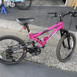 Girls Swift Hyper 20 Inch Mountain Bike