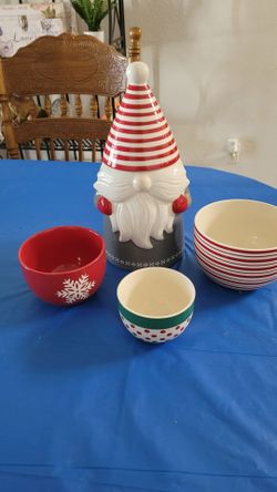 Cookie jar and bowls