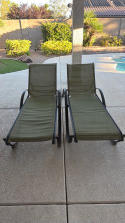 Pool Lounge Chairs