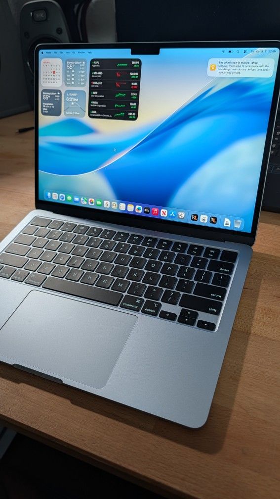 2025 MacBook Air M4 Liquid Retina 13.6" 16GB RAM 256GB SSD laptop Sky Blue