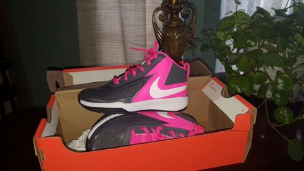 Girls Nike Team Hustle