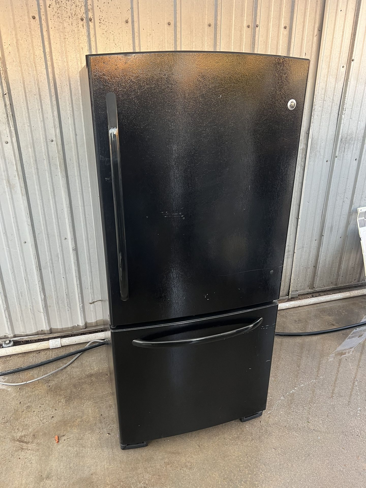 GE REFRIGERATOR