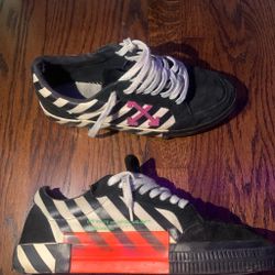 Off-White Low Sneakers