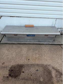 Truck tool box