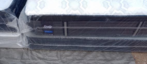 Brand new king size Sealy mattress included box spring