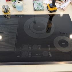 Samsung 36" Induction Cooktop – Flex Zone – Excellent Condition