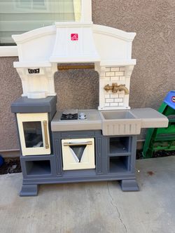 Play kitchen