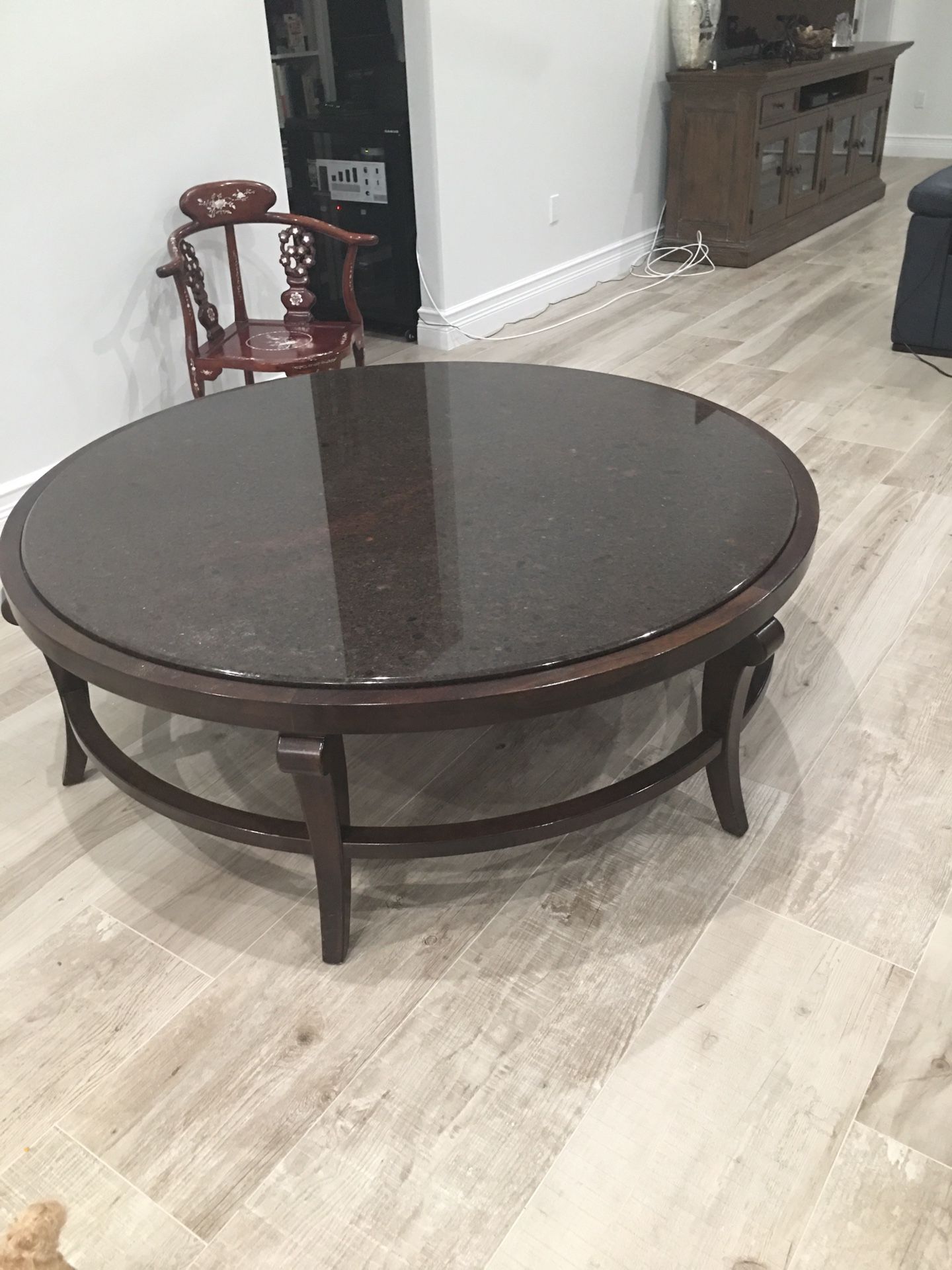 Coffee Table / Round 60” / cocktail Table